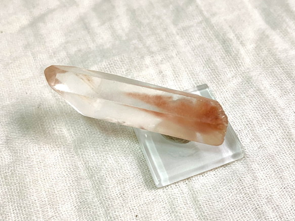 Papaya Quartz  (Amphibole in quartz) マダガスカル産 アンフィボール入り水晶　③ 15枚目の画像