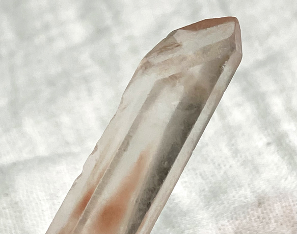 Papaya Quartz  (Amphibole in quartz) マダガスカル産 アンフィボール入り水晶　③ 10枚目の画像