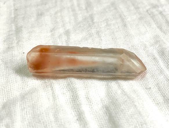 Papaya Quartz  (Amphibole in quartz) マダガスカル産 アンフィボール入り水晶　③ 6枚目の画像