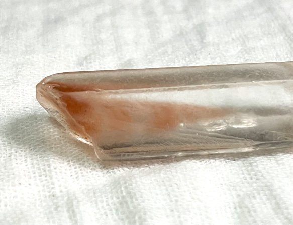 Papaya Quartz  (Amphibole in quartz) マダガスカル産 アンフィボール入り水晶　③ 8枚目の画像