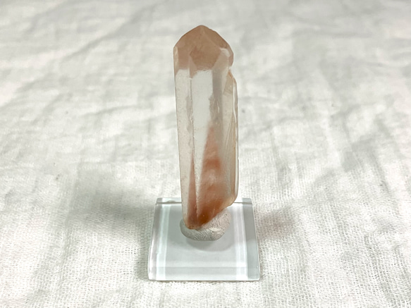 Papaya Quartz  (Amphibole in quartz) マダガスカル産 アンフィボール入り水晶　③ 12枚目の画像