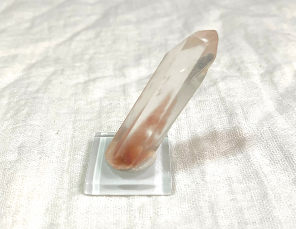 Papaya Quartz  (Amphibole in quartz) マダガスカル産 アンフィボール入り水晶　③ 1枚目の画像