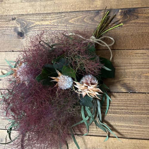 スモークツリーやユーカリを使ったシックな夏のスワッグ♩おしゃれな