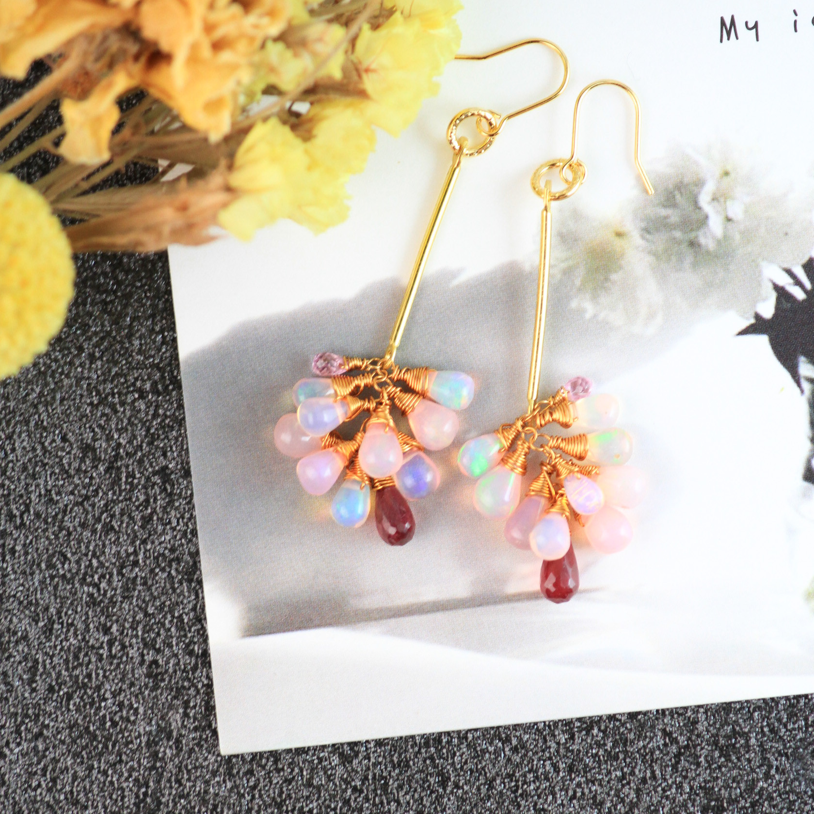 【カラーオパール】　ルビー　ピンクサファイア　ロング耳飾り