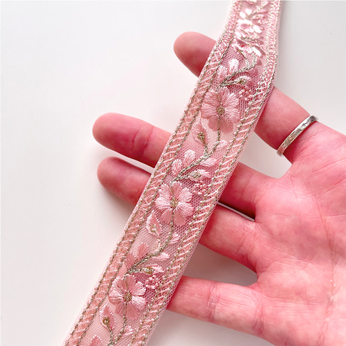 kumiko.deko様 易しい インド刺繍リボン【No.125】ピンク◼️1m