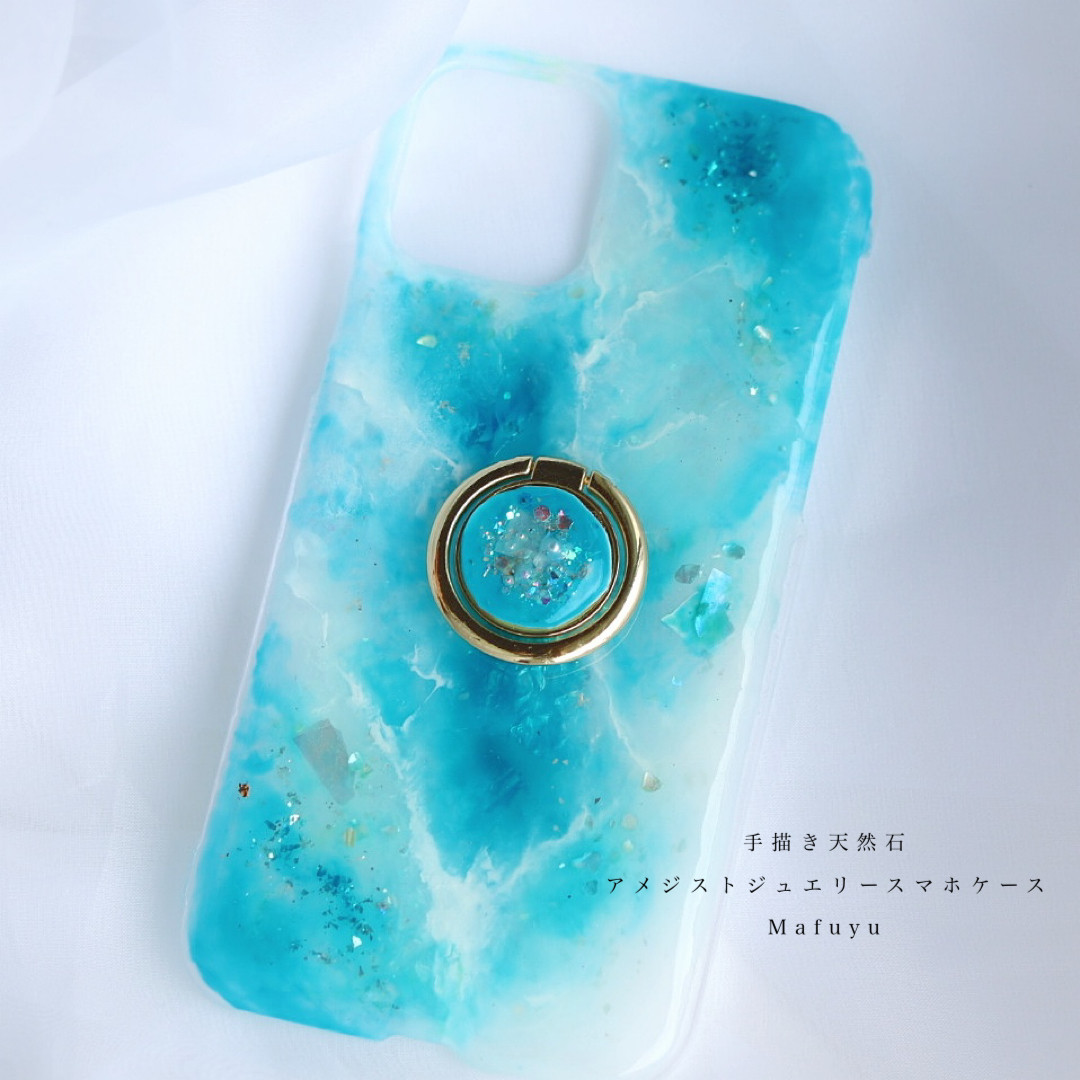 スマホアクセサリー Marin 新発売のテックアクセサリーを使った、iPhone 16 ウルトラマリン