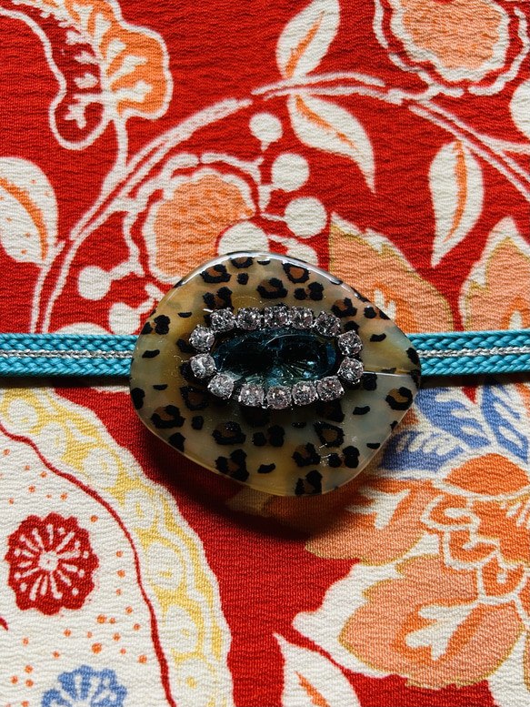 デッドストック素材のグラマラスな豹柄の帯留め「ジャガー・ブルーアイ」 11枚目の画像