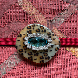 デッドストック素材のグラマラスな豹柄の帯留め「ジャガー・ブルーアイ」 14枚目の画像