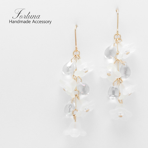 揺れる花と雫(1108) ピアス/イヤリング/ノンホールピアス/樹脂ピアス 