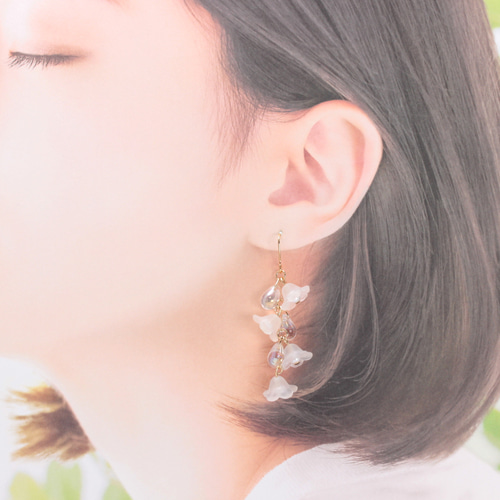 揺れる花と雫(1108) ピアス/イヤリング/ノンホールピアス/樹脂ピアス 