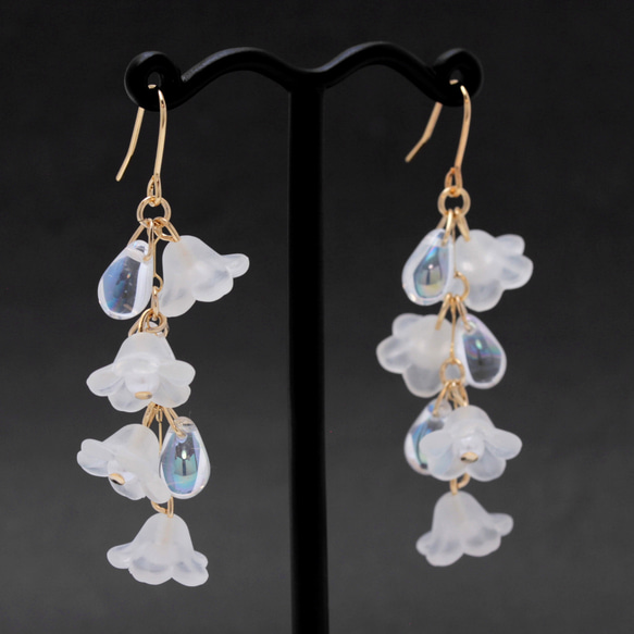 揺れる花と雫(1108) ピアス/イヤリング/ノンホールピアス/樹脂ピアス 