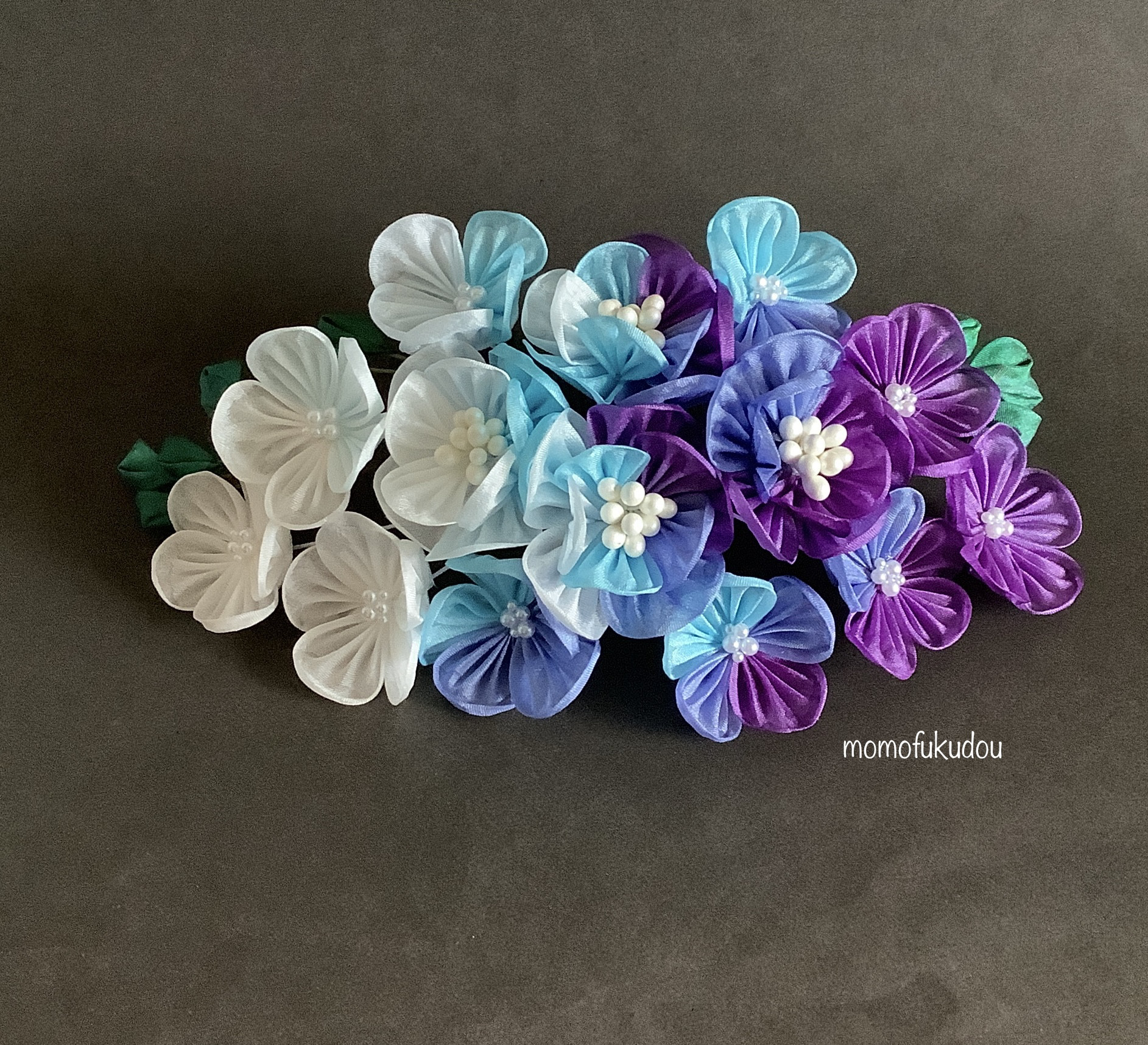 成人式  卒業式　つまみ細工の髪飾り