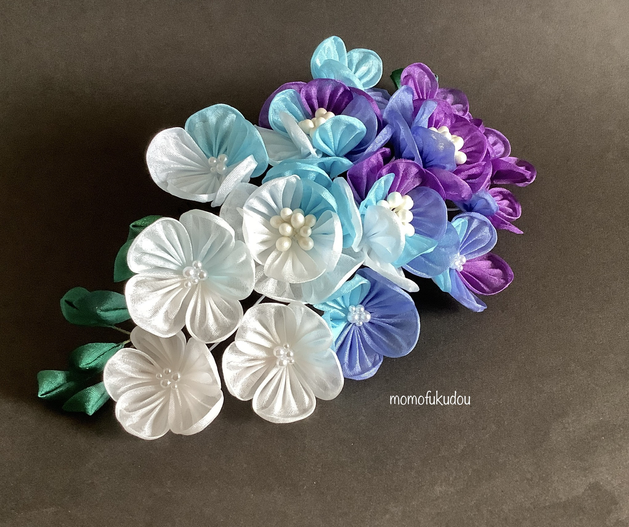 成人式  卒業式　つまみ細工の髪飾り