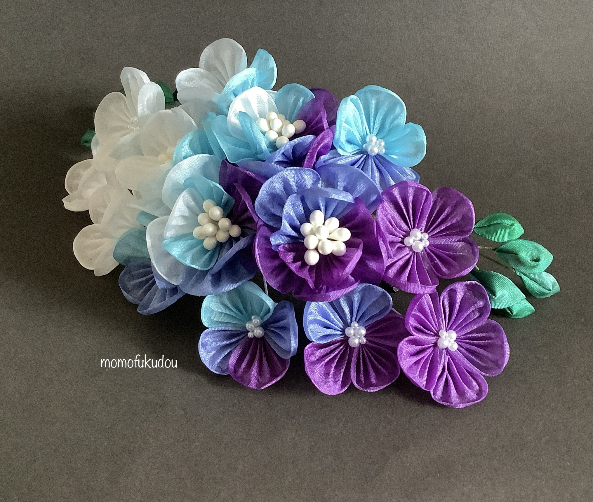 成人式  卒業式　つまみ細工の髪飾り