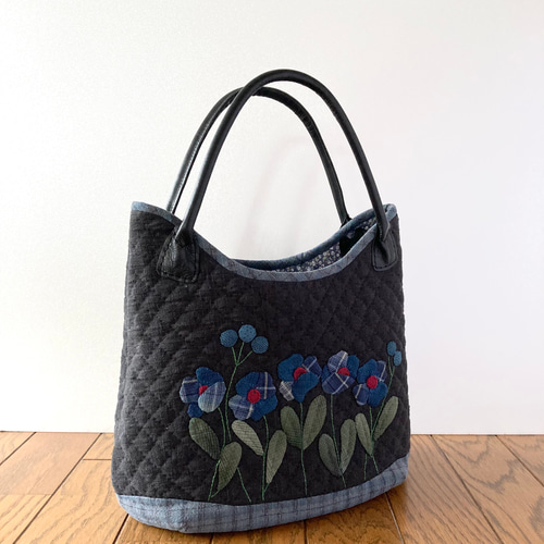 小さめパッチワークキルトバッグ アップリケ 刺繍 花 トート