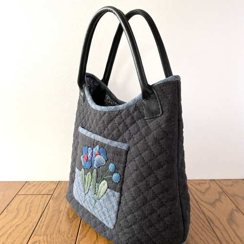 小さめパッチワークキルトバッグ アップリケ 刺繍 花 トート
