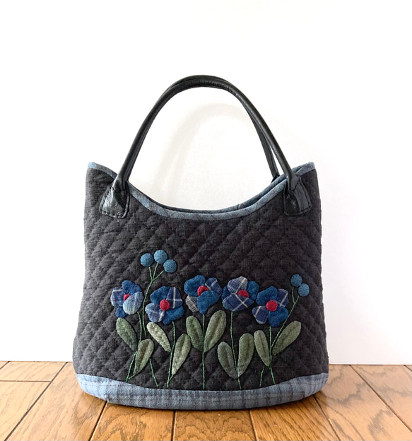 小さめパッチワークキルトバッグ アップリケ 刺繍 花 トート