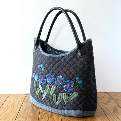 小さめパッチワークキルトバッグ アップリケ 刺繍 花 トート