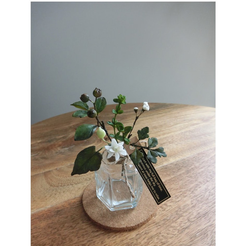 美品 緑玉髄とネフライトの花瓶置物