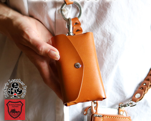 ekka.新品未使用★perch本革山羊革 レザー マルチスタッズミニ財布 perche（ペルケ） 二つ折り財布 レディース ブランド がま口 本革 山羊