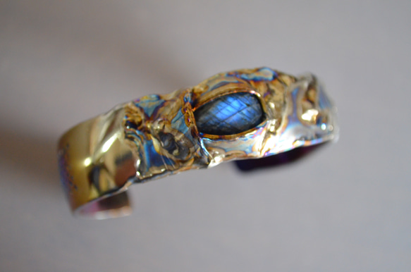 titanium bangle・labradorite・チタンバングル・out of place artifact・63 2枚目の画像