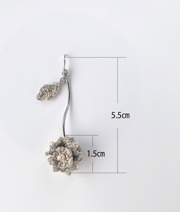 揺れる小花のイヤリング 7枚目の画像