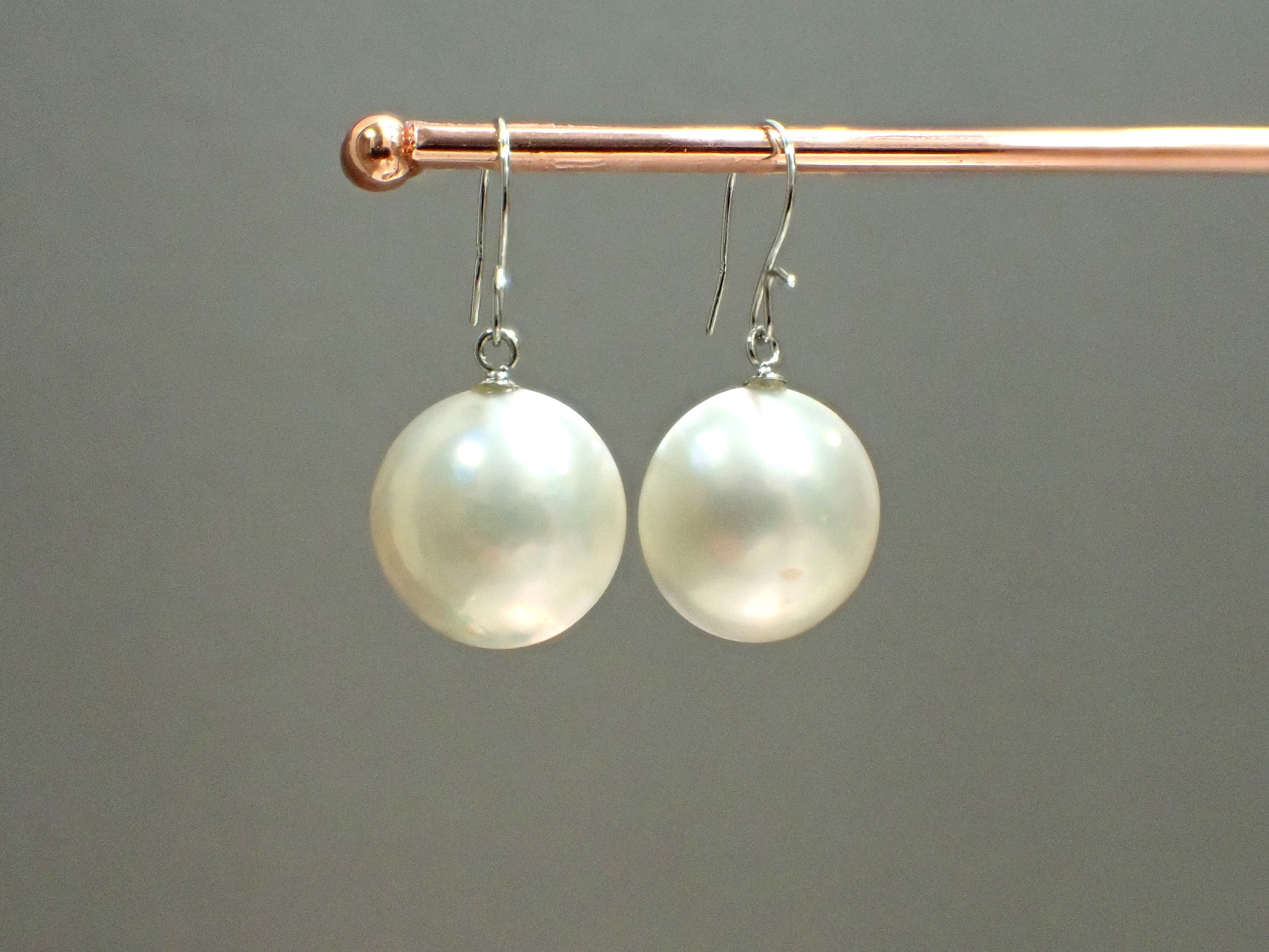 揺れるマベパール K14WGピアス