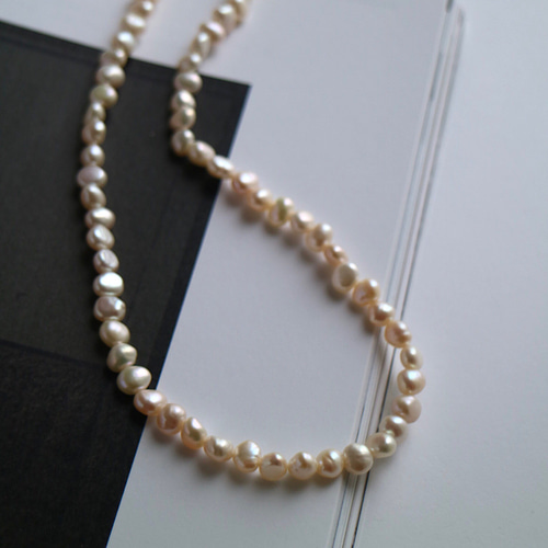 14kgf 小粒淡水バロックパールネックレス（5mm）スキン