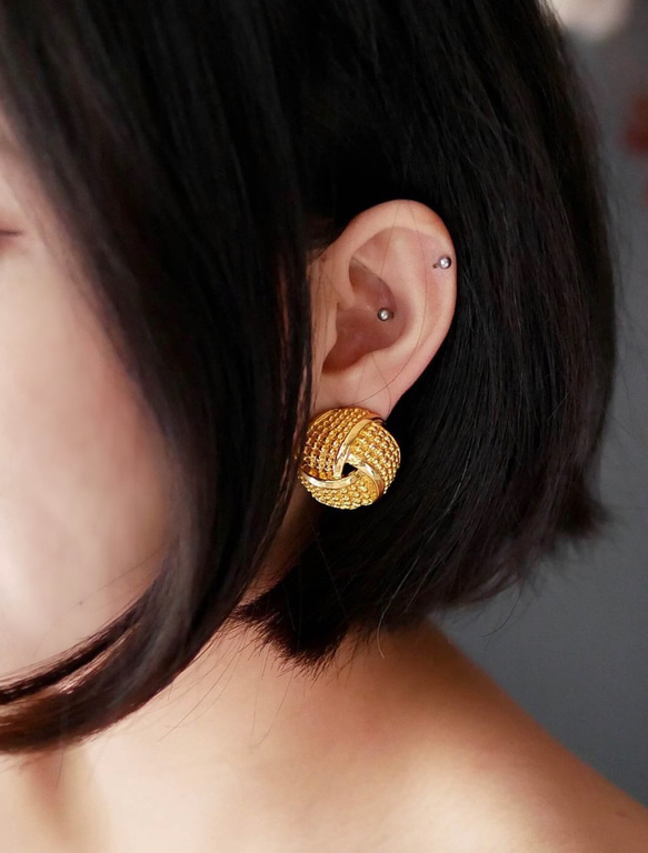 普普感圓飾線性繞點綴 古蕫珠寳耳針式飾品耳環 vintage piercing 第7張的照片
