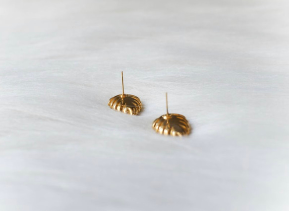 春季浪漫戀愛落葉古蕫珠寶耳針式飾品 耳環 piercing earrings 第3張的照片