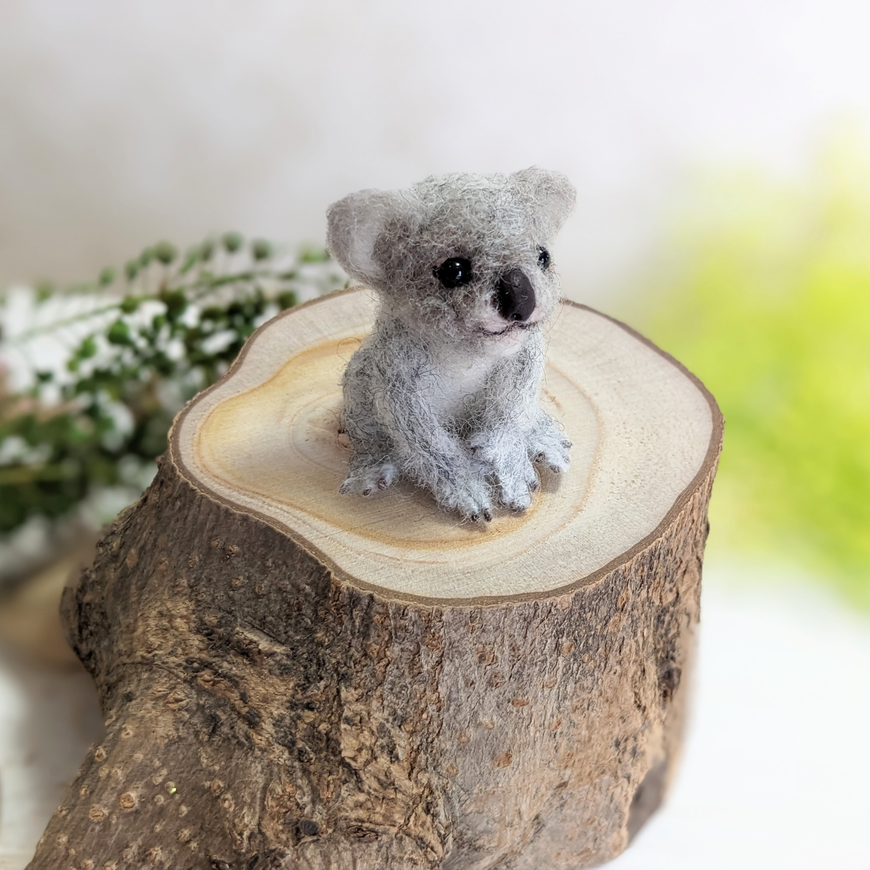 ハンドメイド　羊毛フェルト　コアラの着ぐるみ　ブタさん