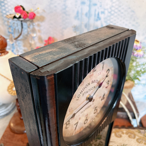 アンティークな振り子時計 レトロなウォールクロック 壁掛け時計