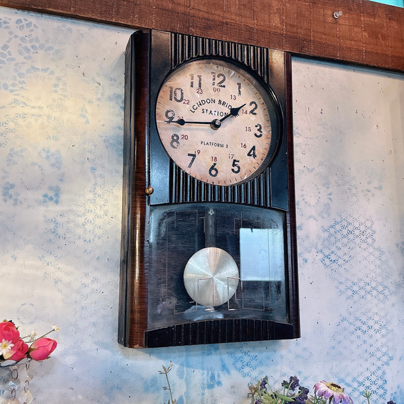 アンティークな振り子時計  レトロなウォールクロック  壁掛け時計 乾電池式  Ver.b おしゃれな振り子時計 2枚目の画像