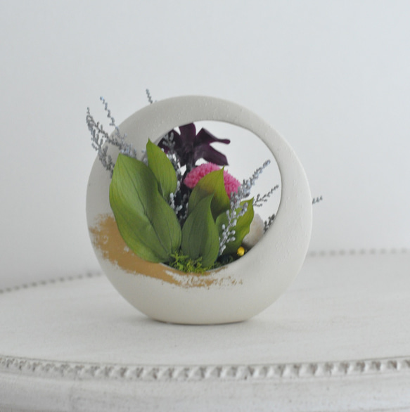 デンファレ、ぽんぽん菊の仏花、お供え花、お悔みに　和風　プリザーブドフラワー（専用クリアケース付き） 4枚目の画像