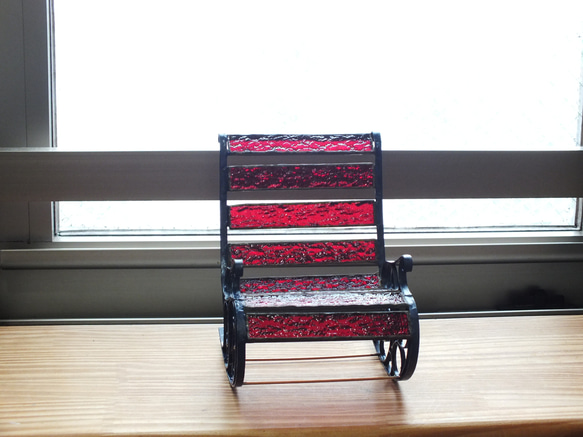 ワインレッドの揺り椅子（ショップディスプレイ用、ステンドグラス） 4枚目の画像
