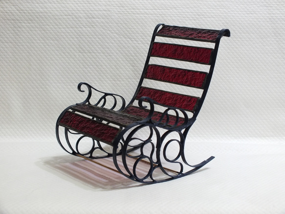 ワインレッドの揺り椅子（ショップディスプレイ用、ステンドグラス） 7枚目の画像