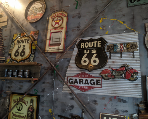 アメリカンテーブル　ルート66ガレージ 楽天市場】ルート66ダイナー ＆ ホットロッドカー エンボス ティン