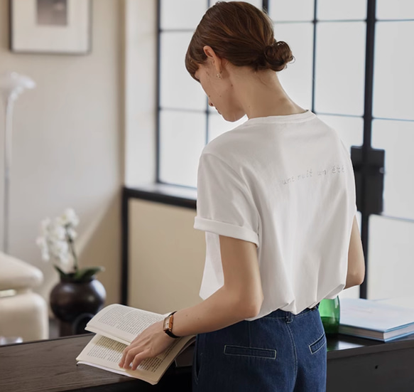 夏の半袖Tシャツ　刺繍入り　コットン　二色 8枚目の画像