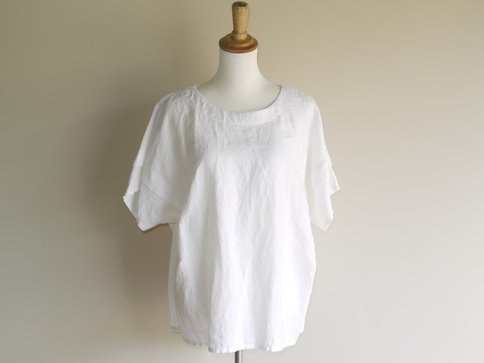 カラーリネン◆タックフリルブラウス◆オフホワイト◆M・Ⅼ・LL（中厚、リネン100%）