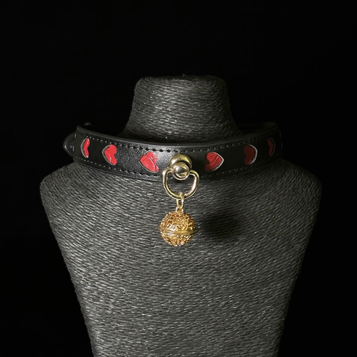 ハート型にくり抜かれた鈴付き本牛革チョーカー CHOKER 可愛い ハート