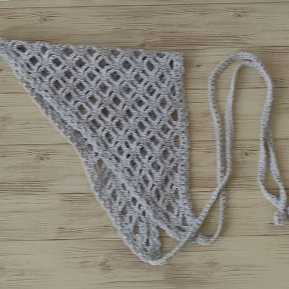 バブーシュカ　大人　スカーフ　ヘッドドレス　ヘアバンド　かぎ針編み　手編み　三角巾　バンダナ　　クロシェ　カフェ　グレー 4枚目の画像