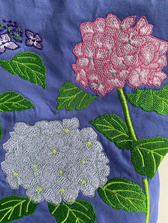 再販　庭の紫陽花刺繍のトートバッグ 3枚目の画像