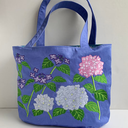 再販　庭の紫陽花刺繍のトートバッグ 1枚目の画像