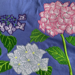 再販　庭の紫陽花刺繍のポーチ 3枚目の画像