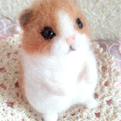 羊毛フェルト❀ふわふわゴールデンハムスター❀ドイツ製グラスアイ