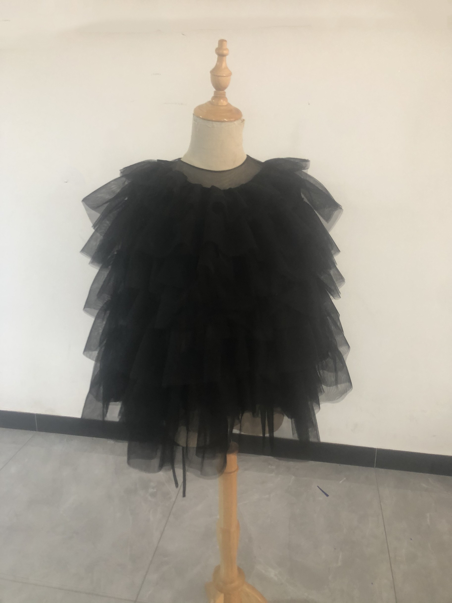 送料無料！フリルカーディ ブラック ソフトチュールチュニック フェミニンなフレームレースの袖トップス