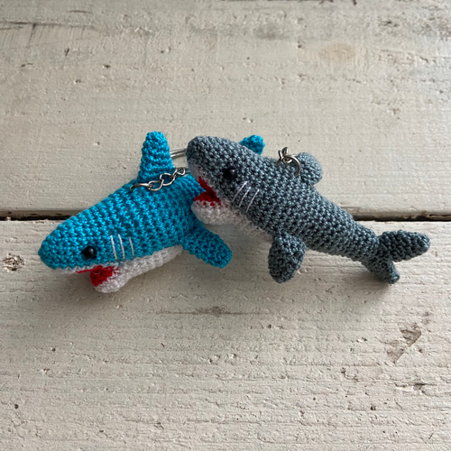 オリジナル サメ シャーク 編み 編みぐるみ キーホルダー あみぐるみ