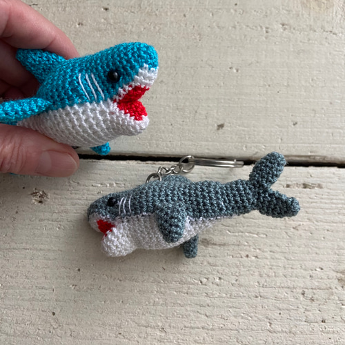 オリジナル サメ シャーク 編み 編みぐるみ キーホルダー あみぐるみ