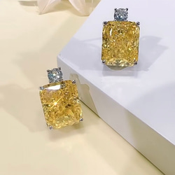 イエロー 香水ボトル 高炭素ダイヤモンド キラキラ ゴージャス スタッドピアス ホワイト 白 黄色 パフューム 可愛い 3枚目の画像