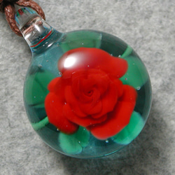 赤バラ とんぼ玉 ガラス ネックレス No2253 1枚目の画像